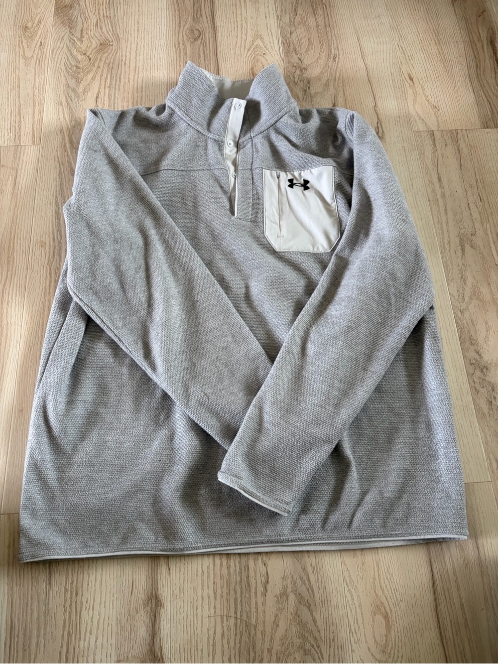 Under Armour Men’s Light Gray Zip-Neck Pullover with Chest Pocket
